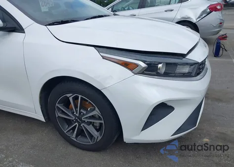 2022 Kia Forte Lxs z USA, uszkodzony, nr VIN 3KPF24AD9NE426152